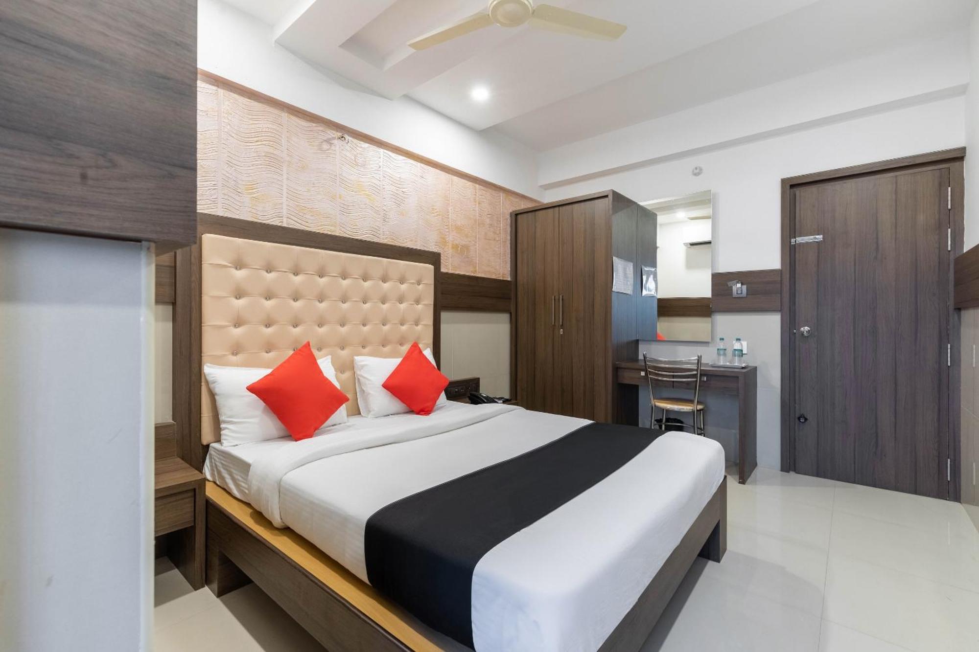 Hotel Nirvikalpa Ullal Ngoại thất bức ảnh