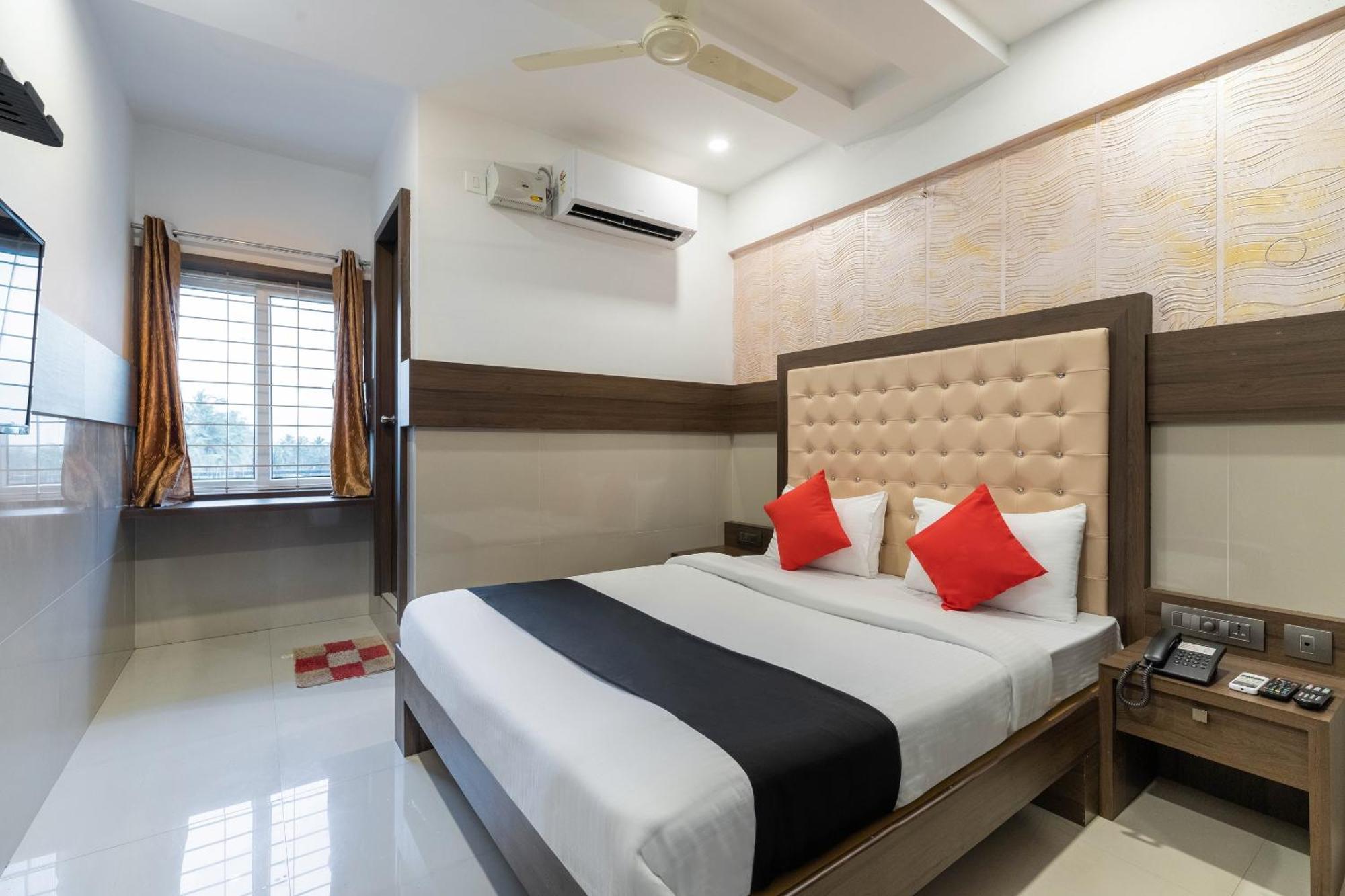 Hotel Nirvikalpa Ullal Ngoại thất bức ảnh