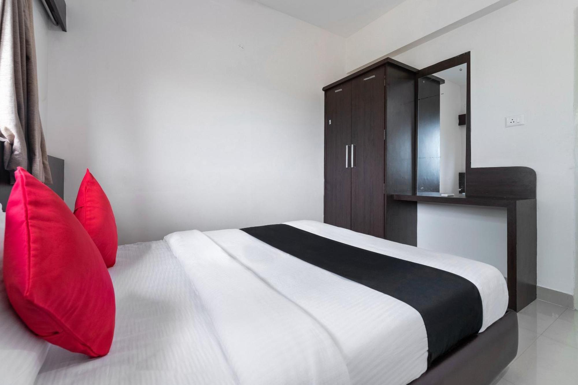 Hotel Nirvikalpa Ullal Ngoại thất bức ảnh