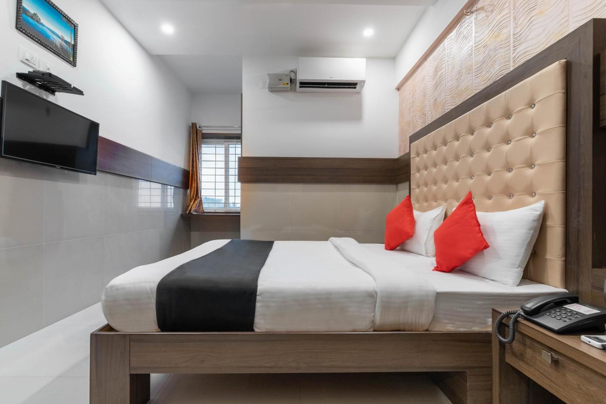 Hotel Nirvikalpa Ullal Ngoại thất bức ảnh