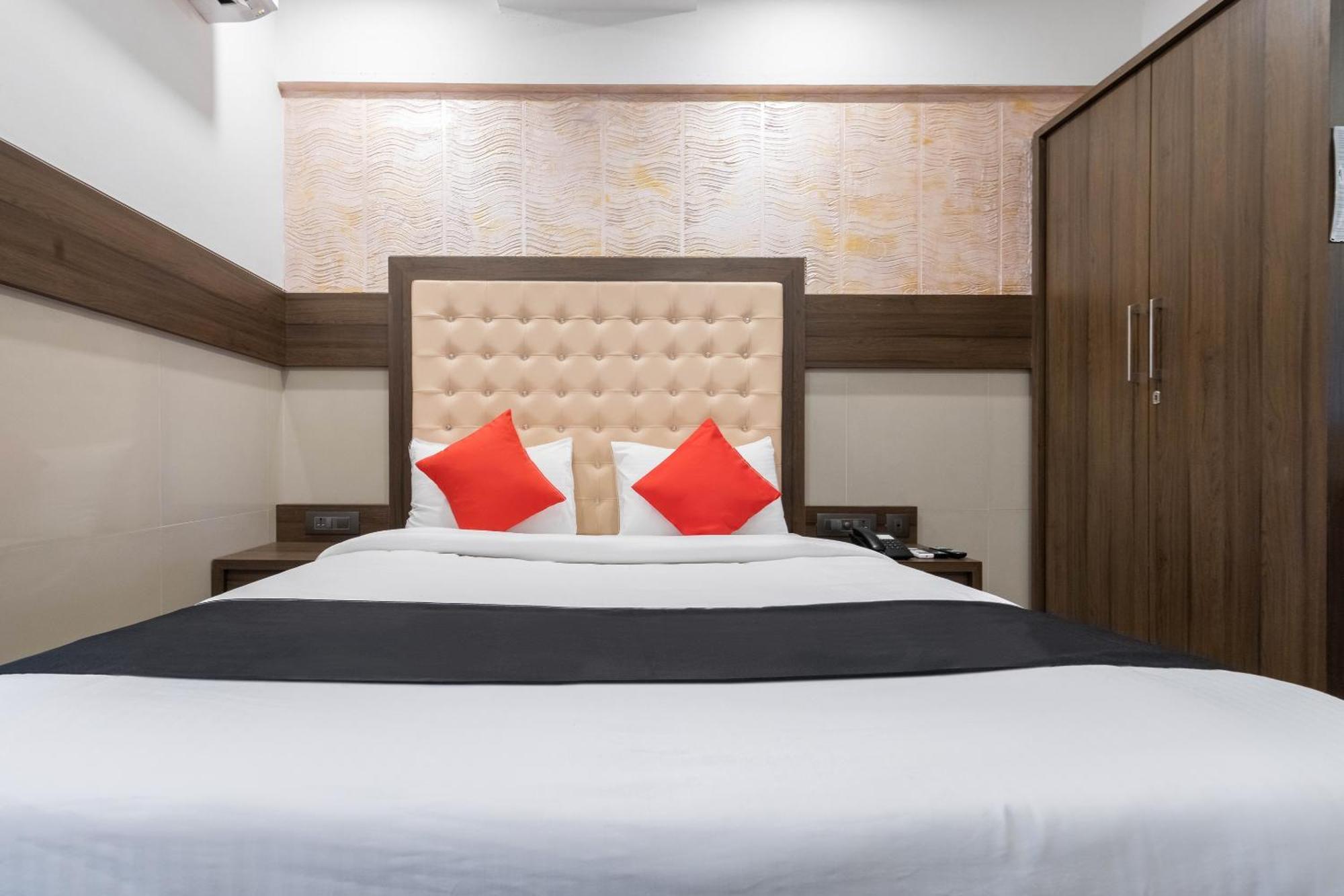 Hotel Nirvikalpa Ullal Ngoại thất bức ảnh