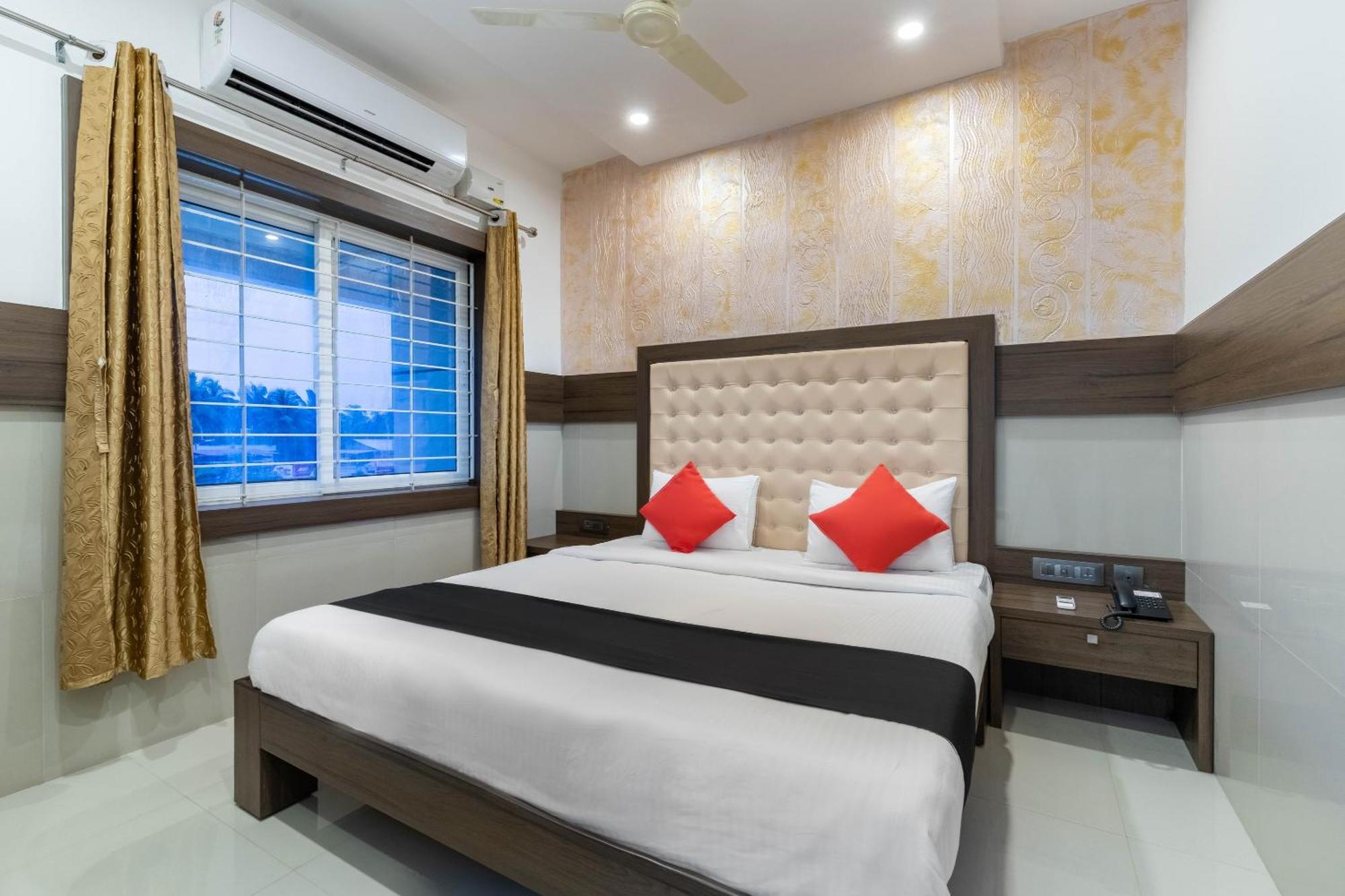 Hotel Nirvikalpa Ullal Ngoại thất bức ảnh